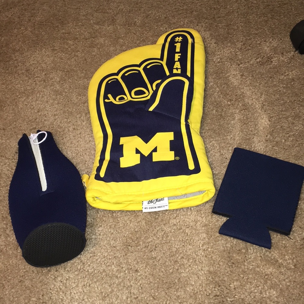 Michigan Fan Kitchen Gear - Picture 2 of 2